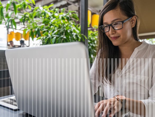 delinea-image-singapore-lady-computer