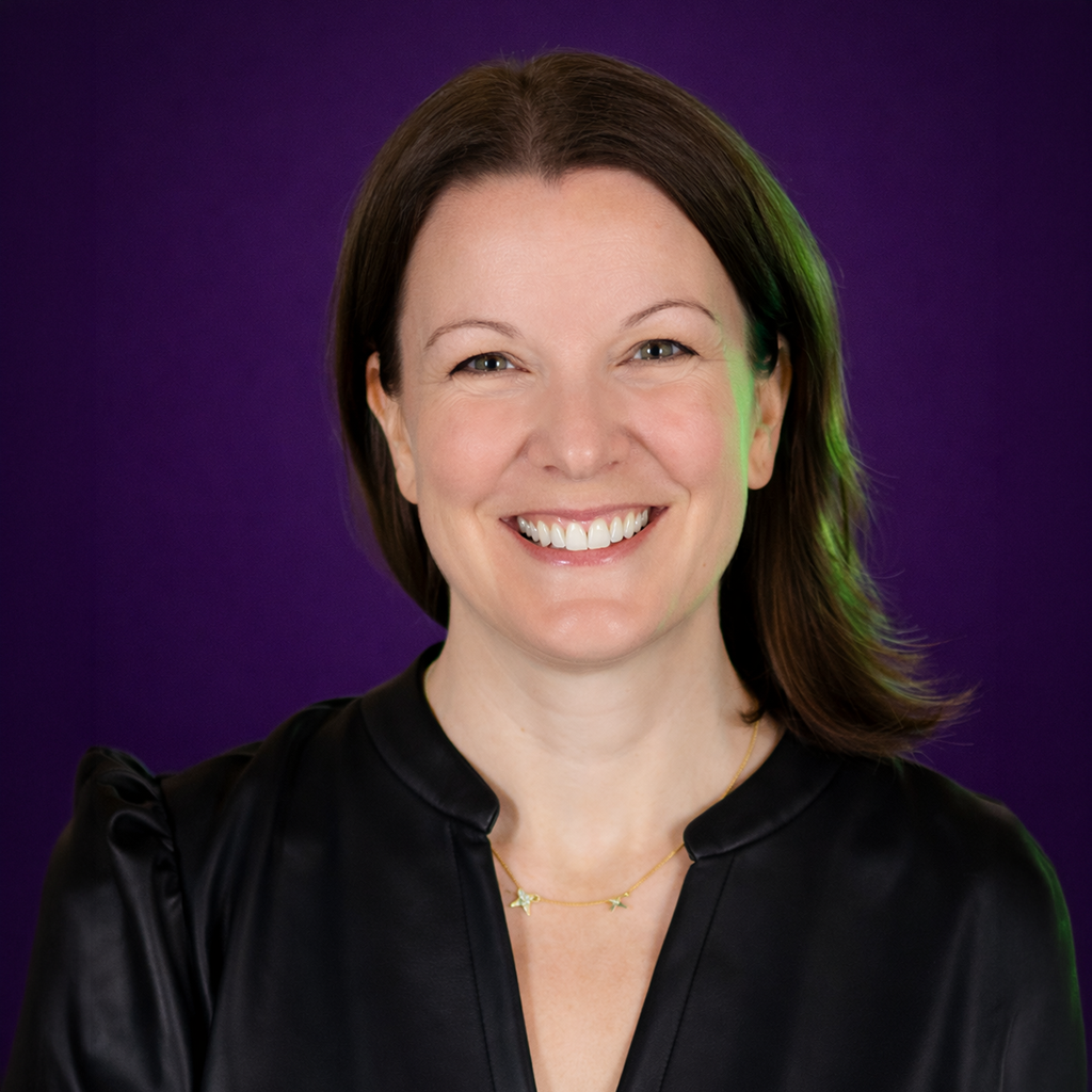 delinea-headshot-kate-reed-green